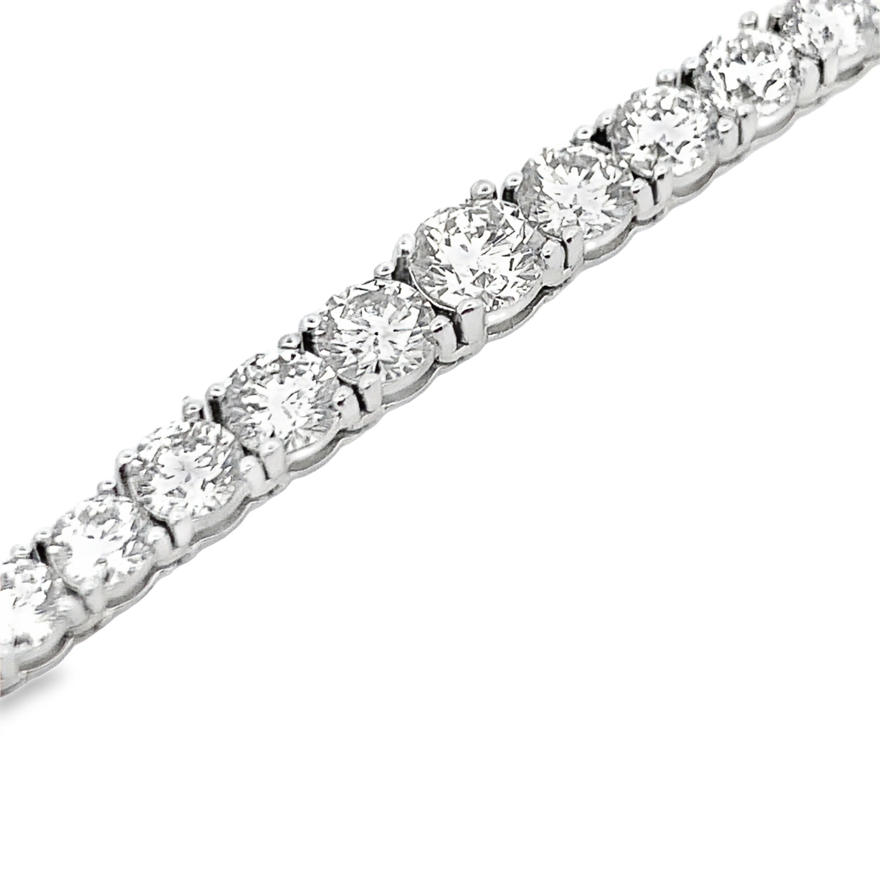18K White Gold Graduating DiamondTennis Necklace