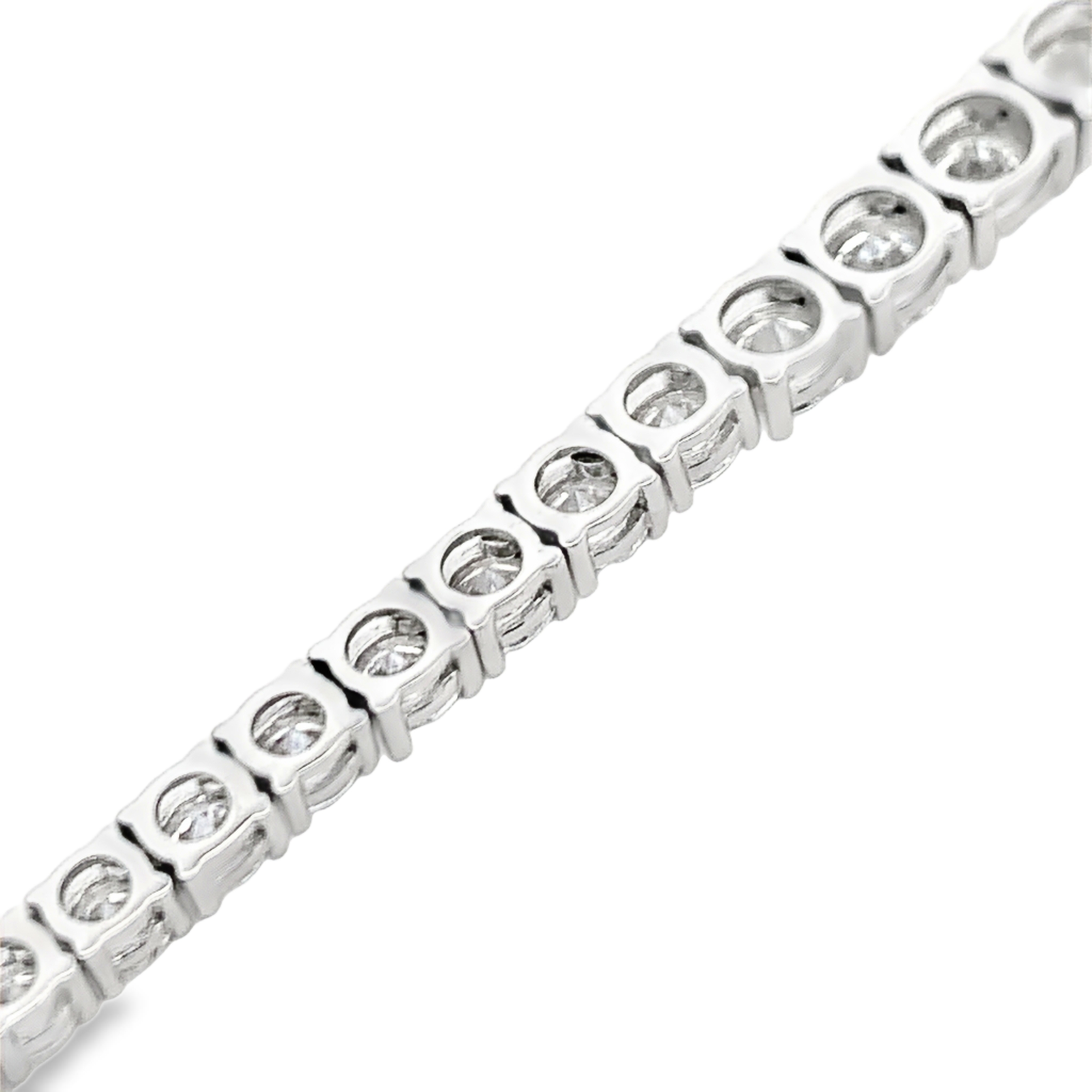 18K White Gold Graduating DiamondTennis Necklace