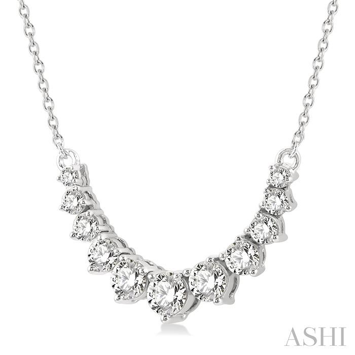 14K White Gold 3/4-Carat Diamond Graduated Center Necklace