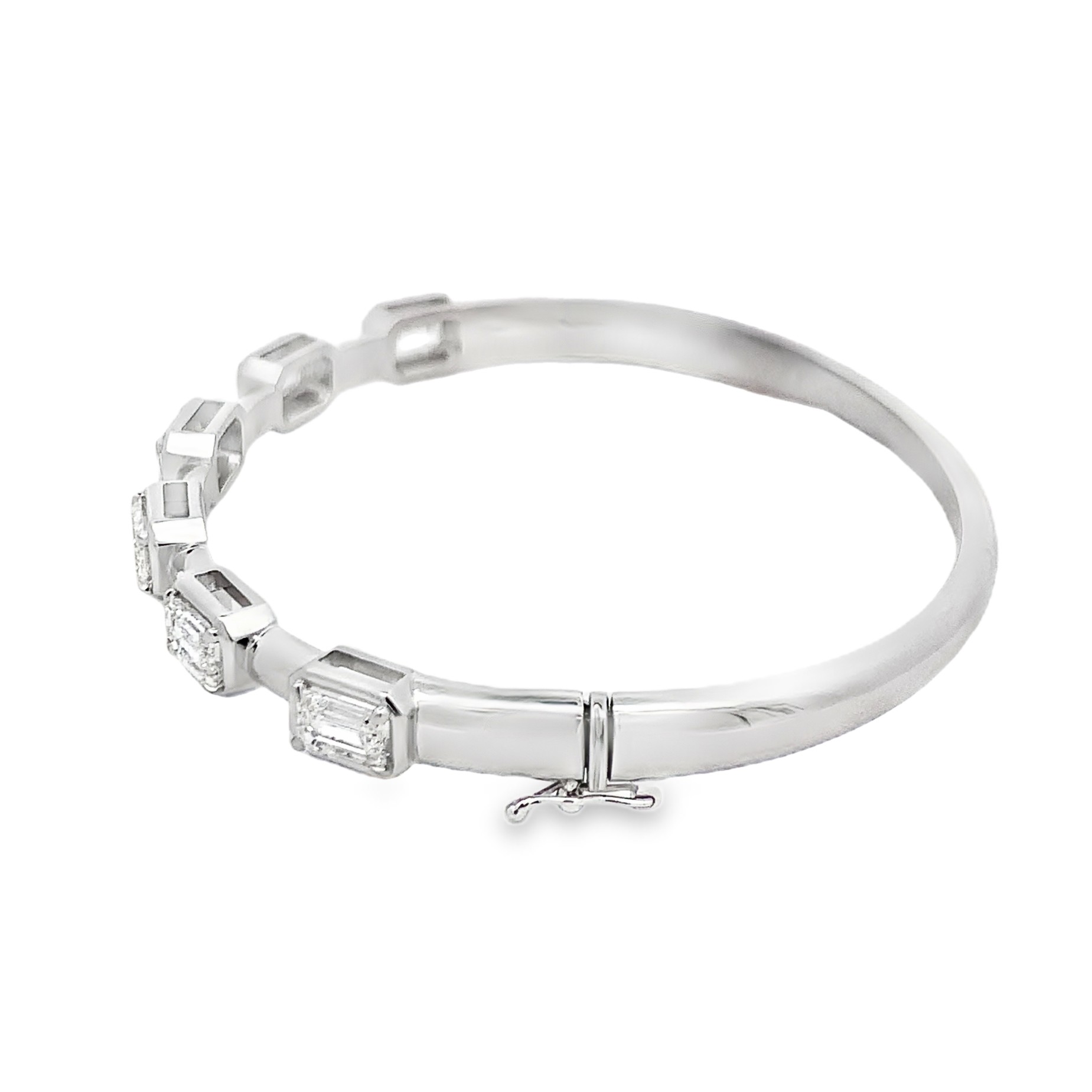 Norman Silverman 18K White Gold Diamond Bar Bezel Bangle with 6 Emerald Diamonds 4.22 CTW G-H VS