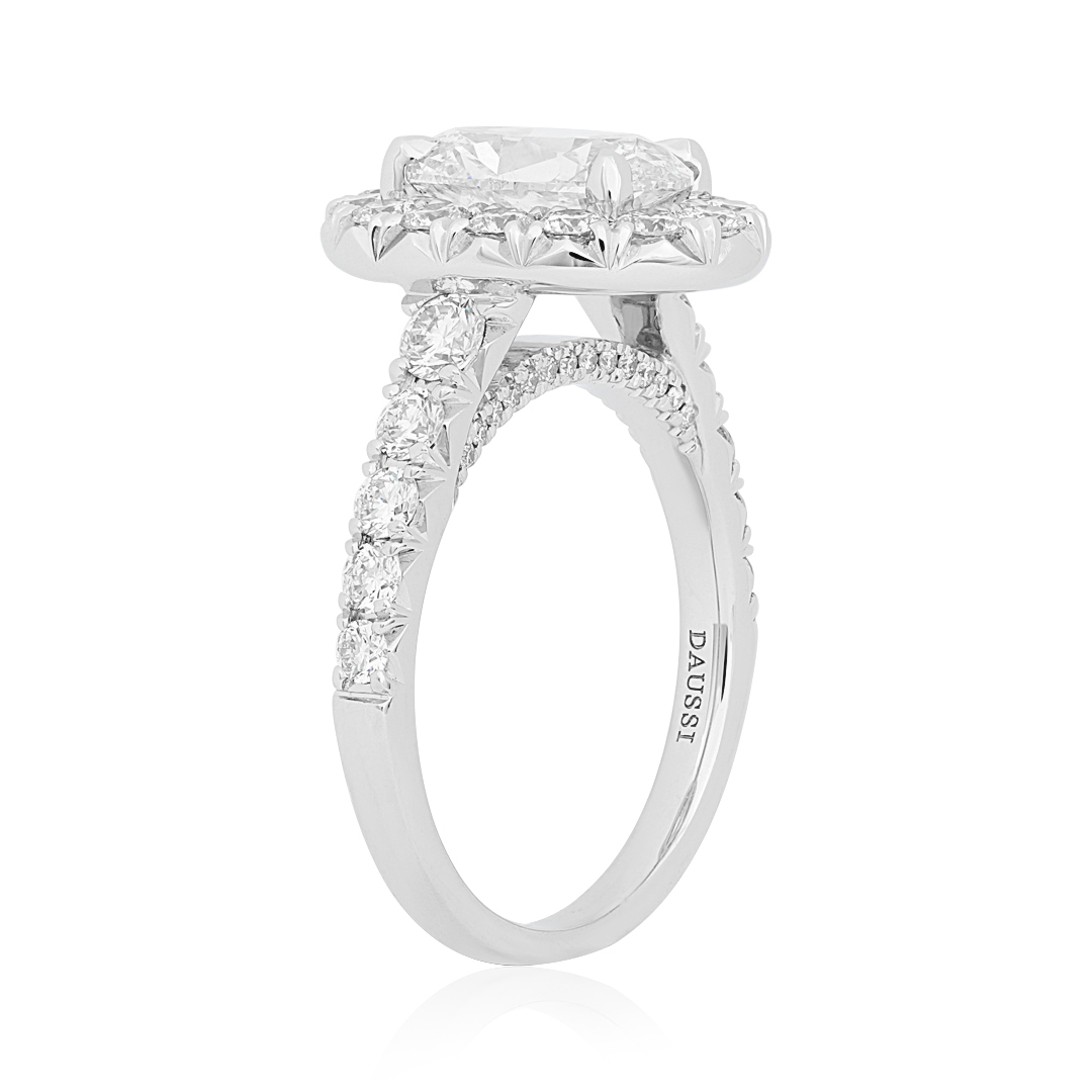 18K White Gold Oval Diamond Halo Engagement Ring