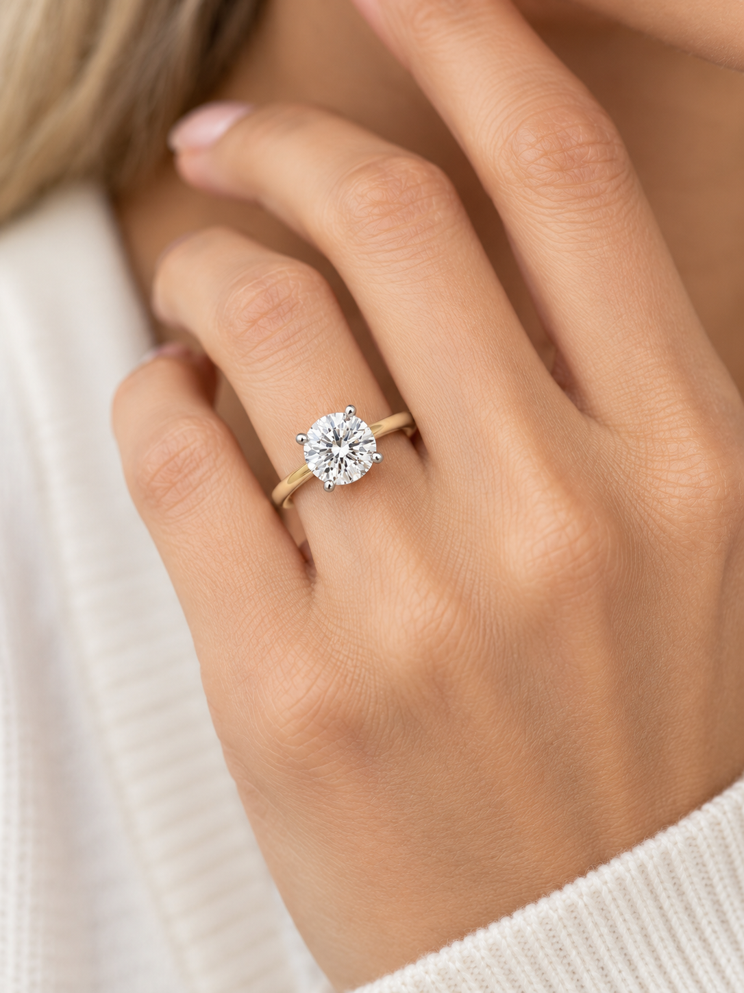 Round Brilliant Lab-Grown Diamond Engagement Ring with Hidden Halo l Size 6