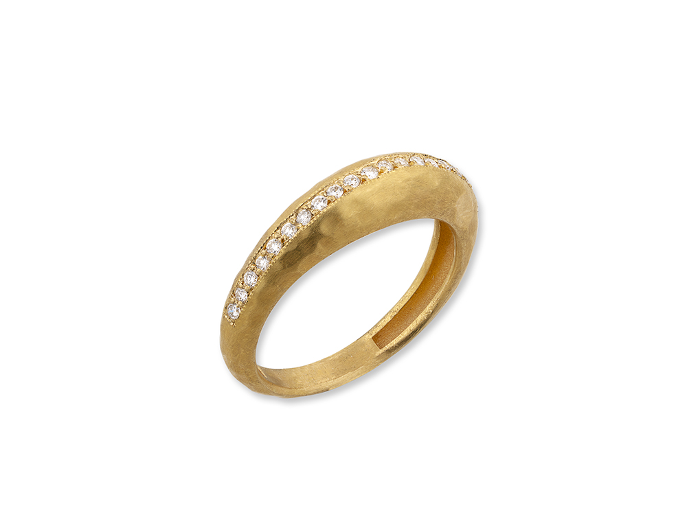 1/5ctw Diamond 22k Yellow Gold Hammered Band Ring l LIKA BEHAR