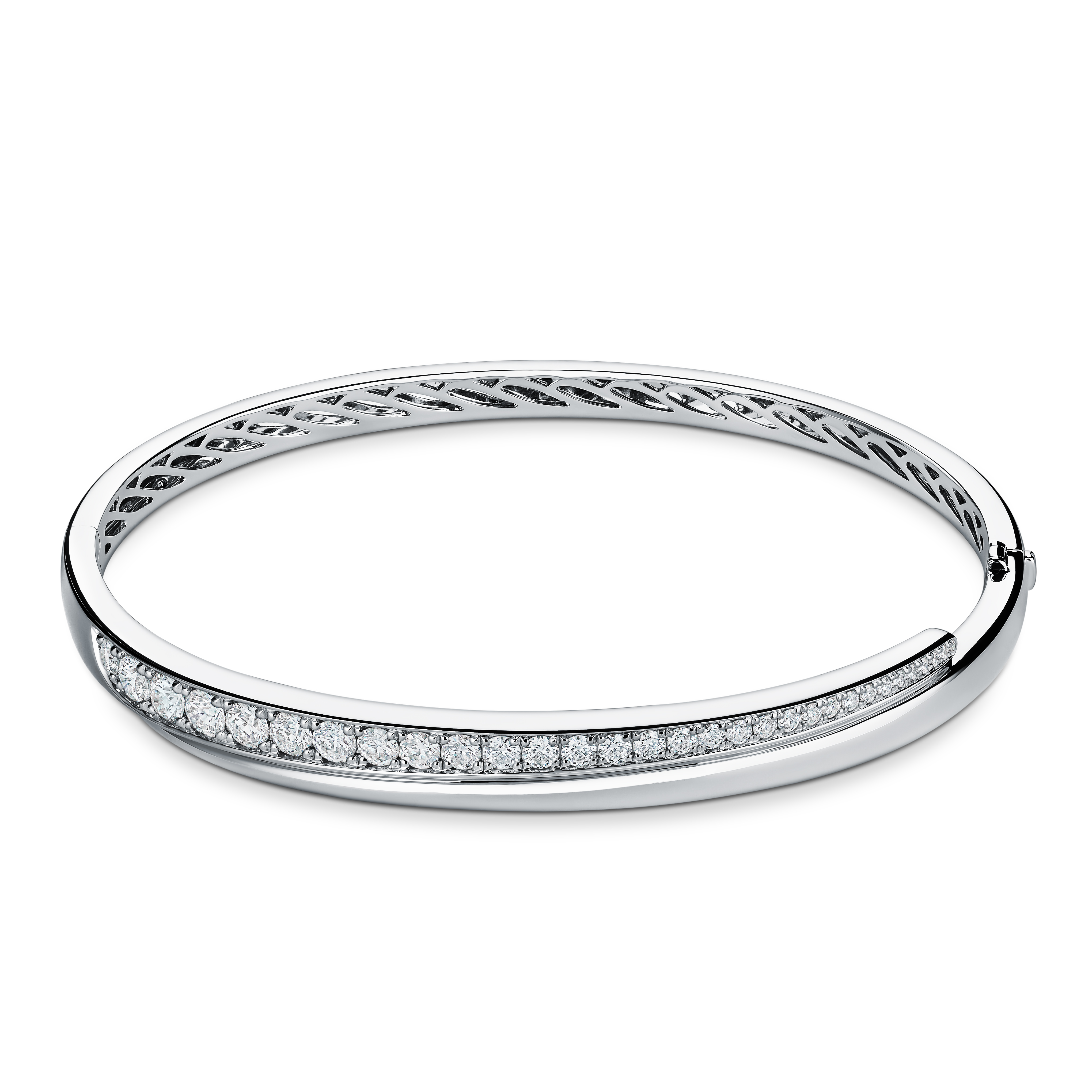 HEARTS ON FIRE Vela Crossover Diamond White Gold Bangle Bracelet l Medium 56 x 48