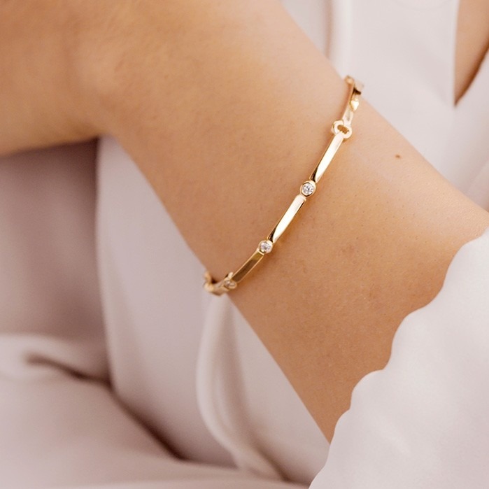 HEARTS ON FIRE Yellow Gold 3/20ctw Copley Multi Stone Diamond Bangle