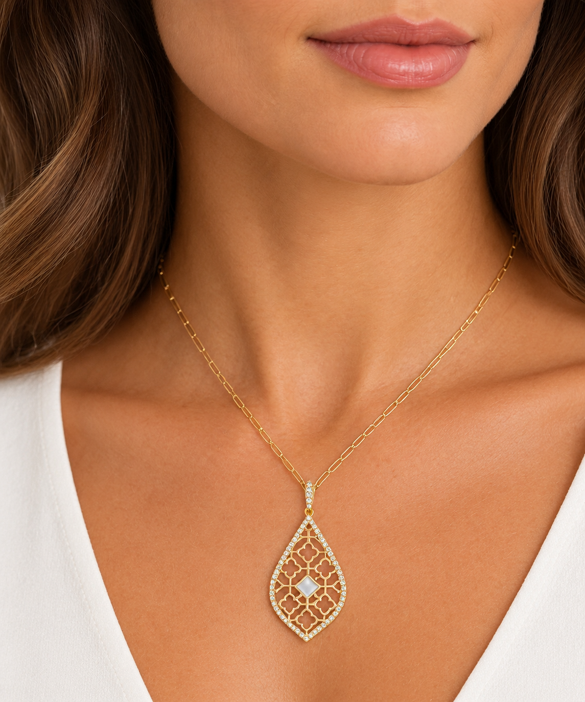 Yellow Gold 1/2ctw Diamond and Mother-of-Pearl Pendant Necklace Alhambra Collection l KABANA